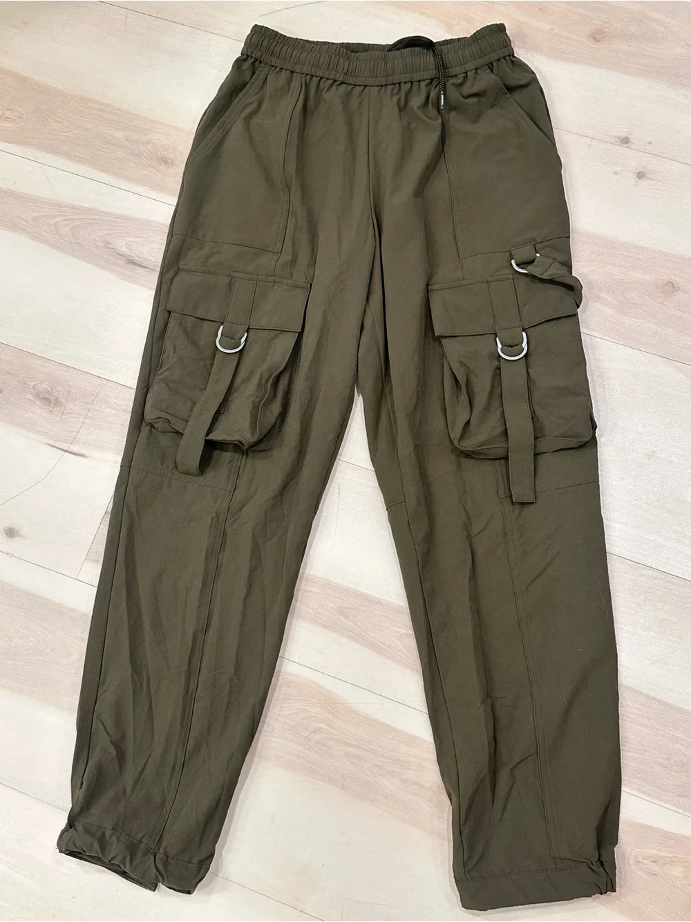 High-Waist City Wise Cargo Pants in Dark Olive by Alo Yoga size XS Casual